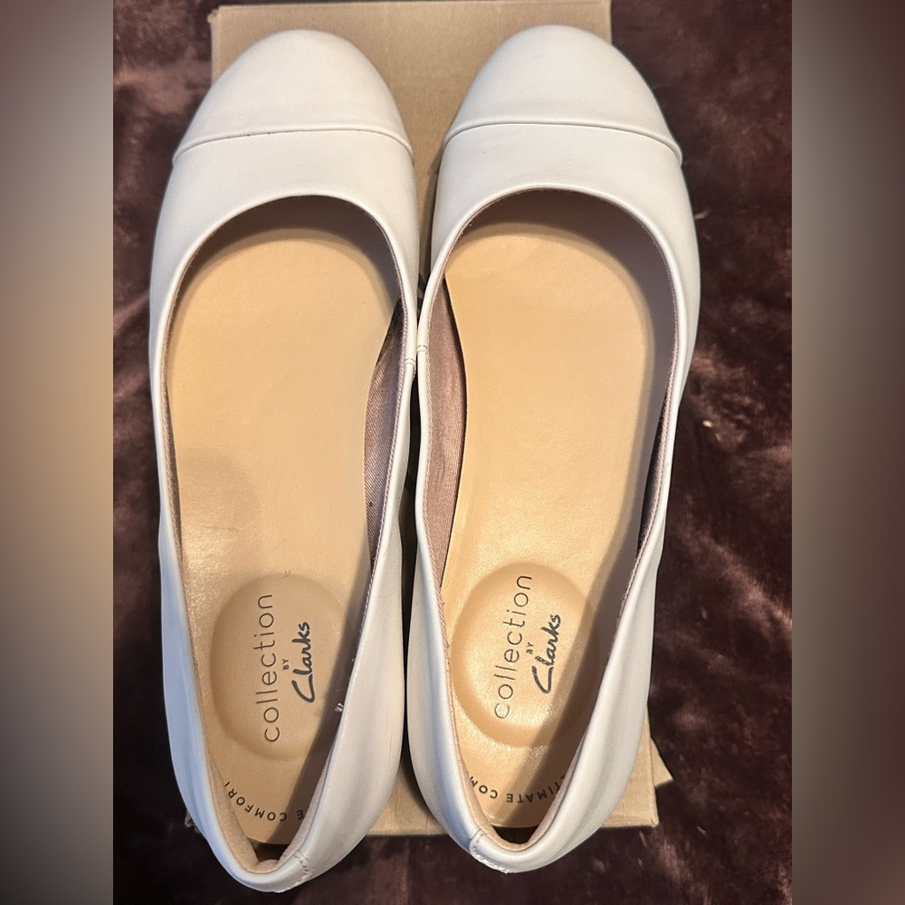 Clarks Women's white flats “Festival Gold White” (no gold, thats just the name)